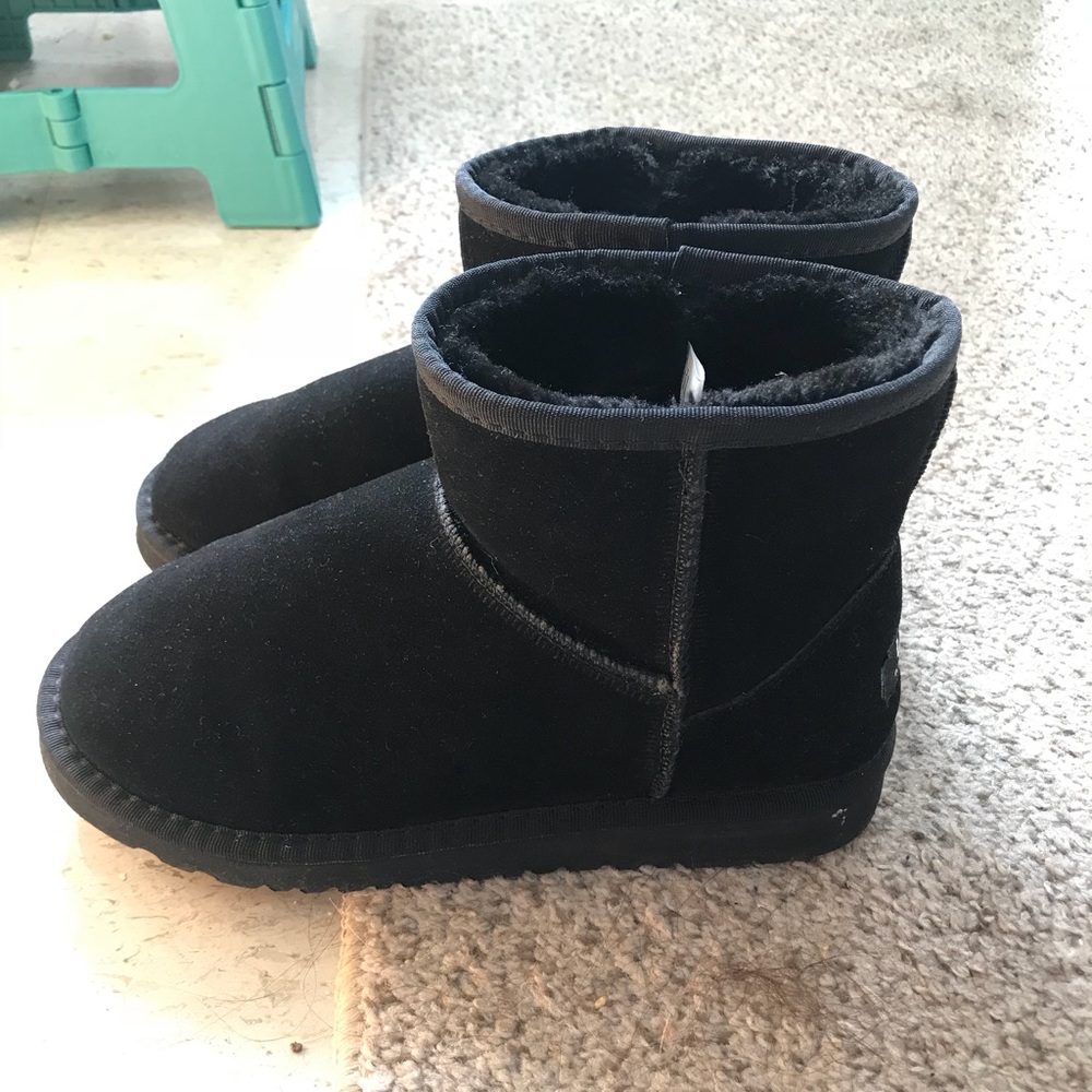 BLACK SHORT UGG